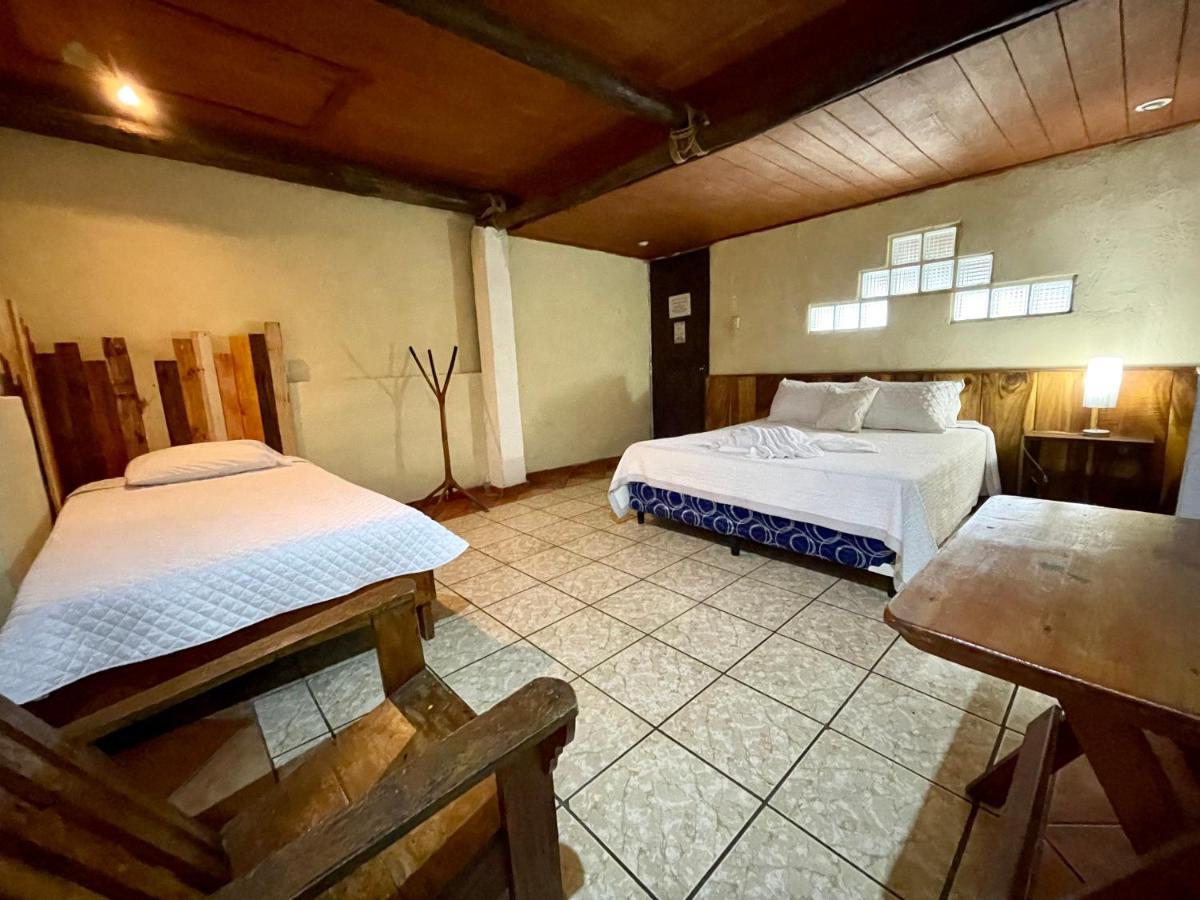 Johnnys Place Hotel Monterrico Exterior foto