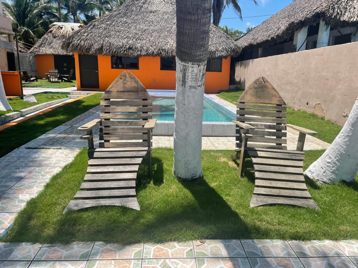 Johnnys Place Hotel Monterrico Exterior foto