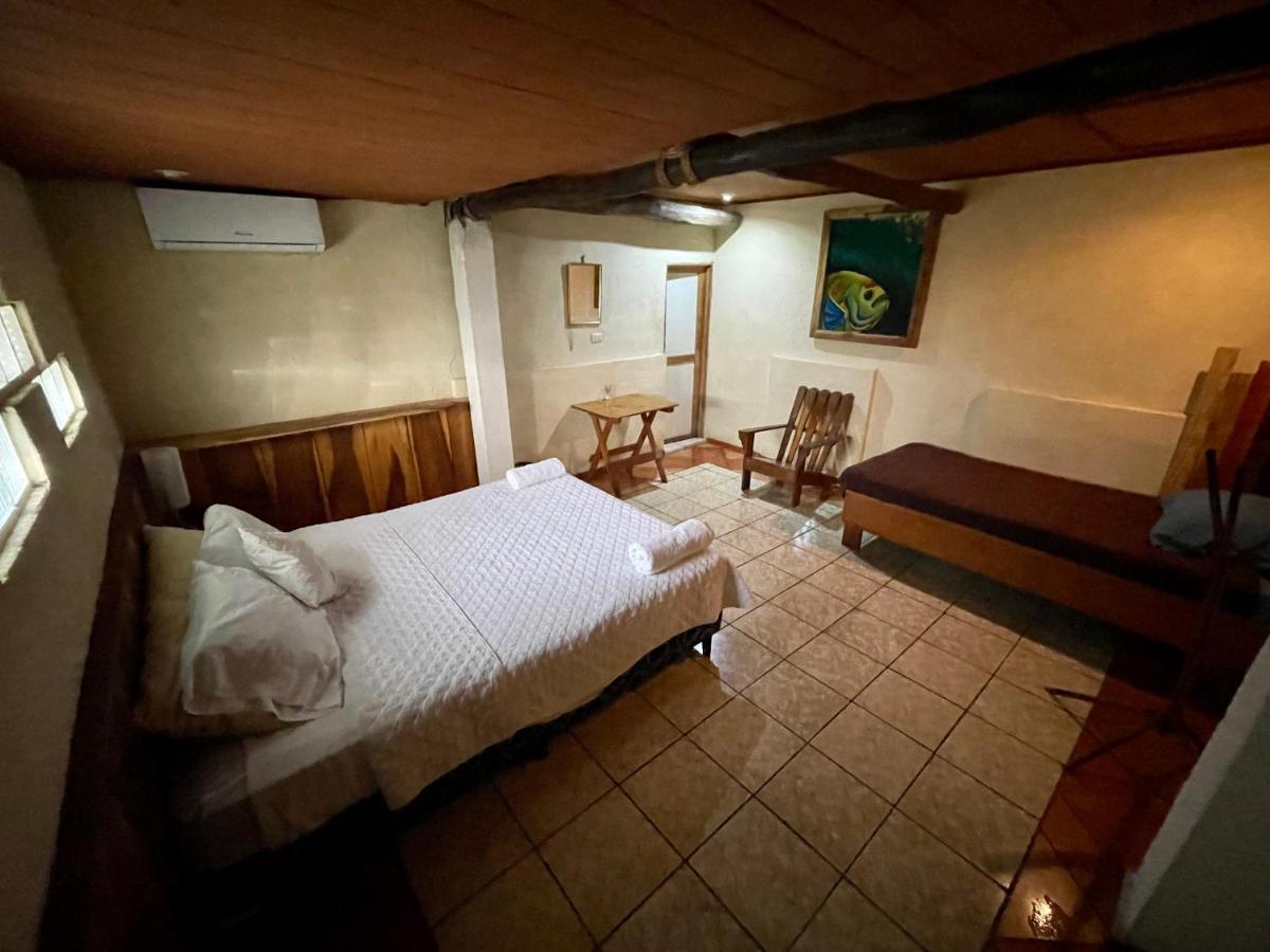 Johnnys Place Hotel Monterrico Exterior foto